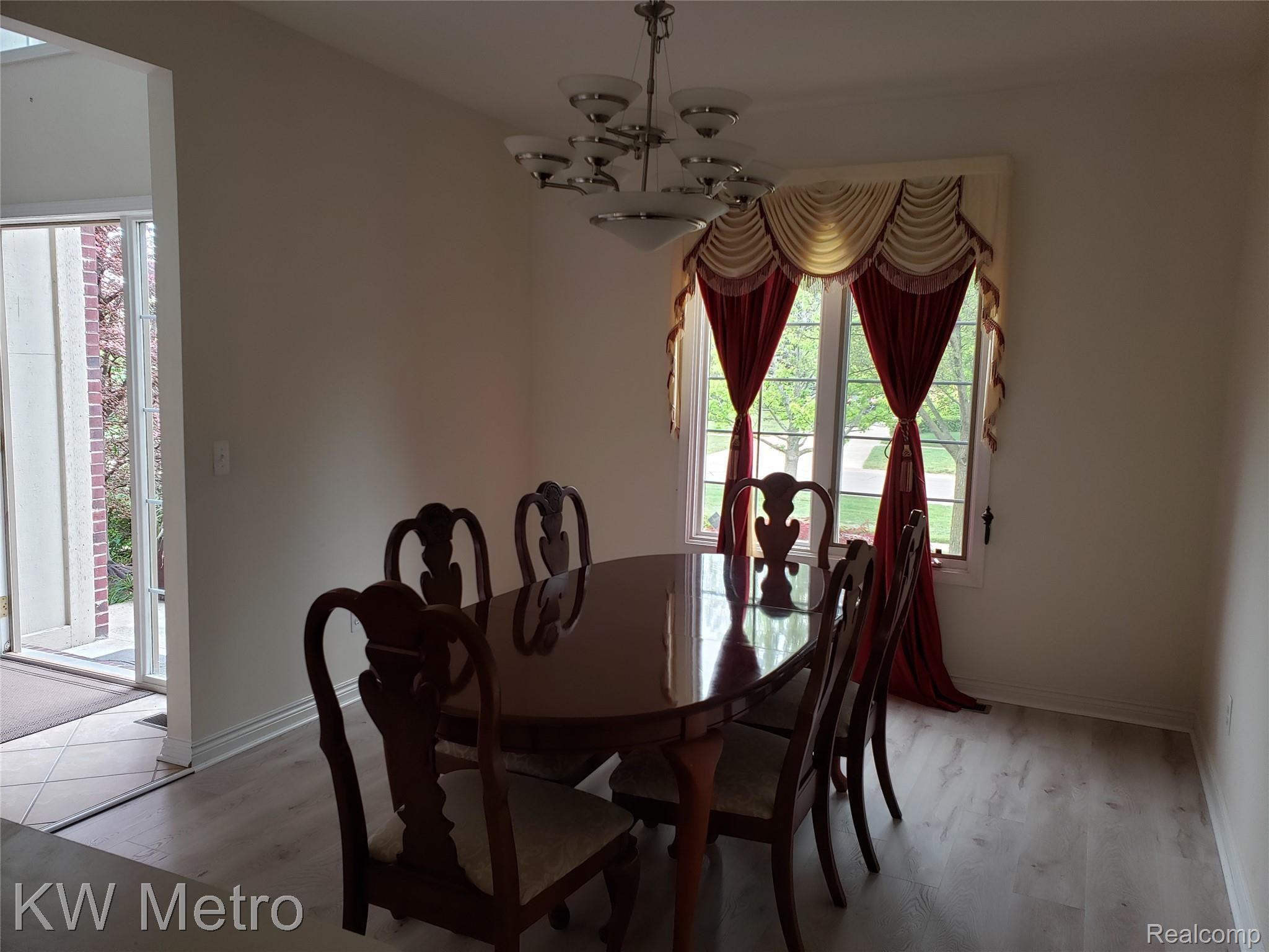 1227 Letica Drive Rochester, MI 48307 - Photo 8 of 58 Dining Room View2