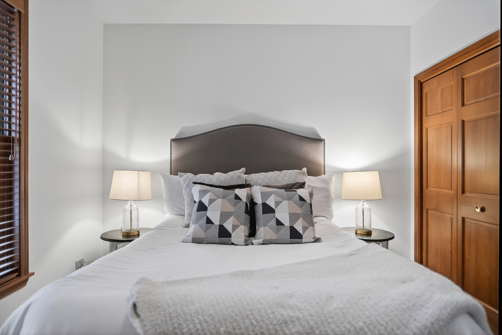 10 Ford Street, Unit 103 Geneva, IL 60134 - Photo 16 of 18 a bedroom with a bed and a lamp