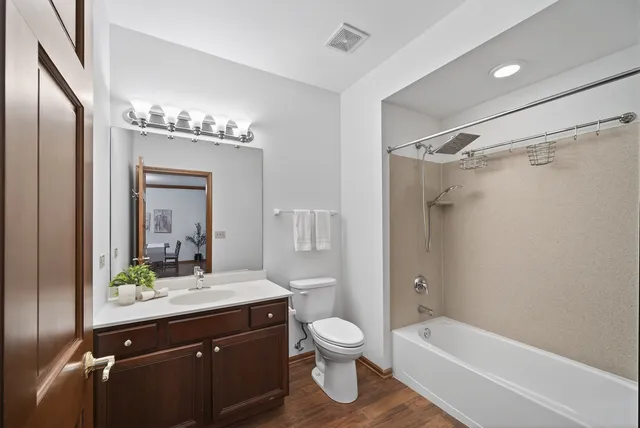 $305,000 | 10 Ford Street, Unit 103, Geneva, IL 60134