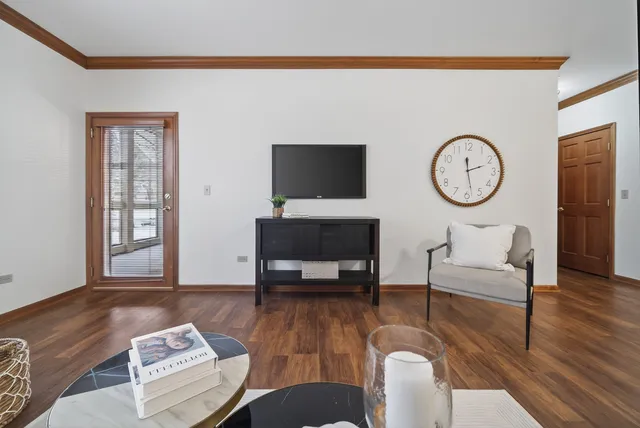 $305,000 | 10 Ford Street, Unit 103, Geneva, IL 60134