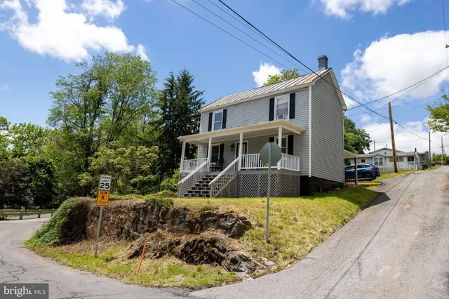 $275,000 | 102 South Hawksbill Street, Luray, VA 22835