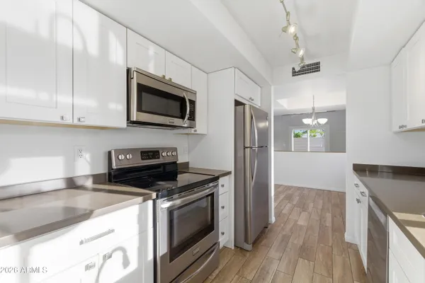 $314,900 | 455 East Broadway Road, Unit 4, Tempe, AZ 85282