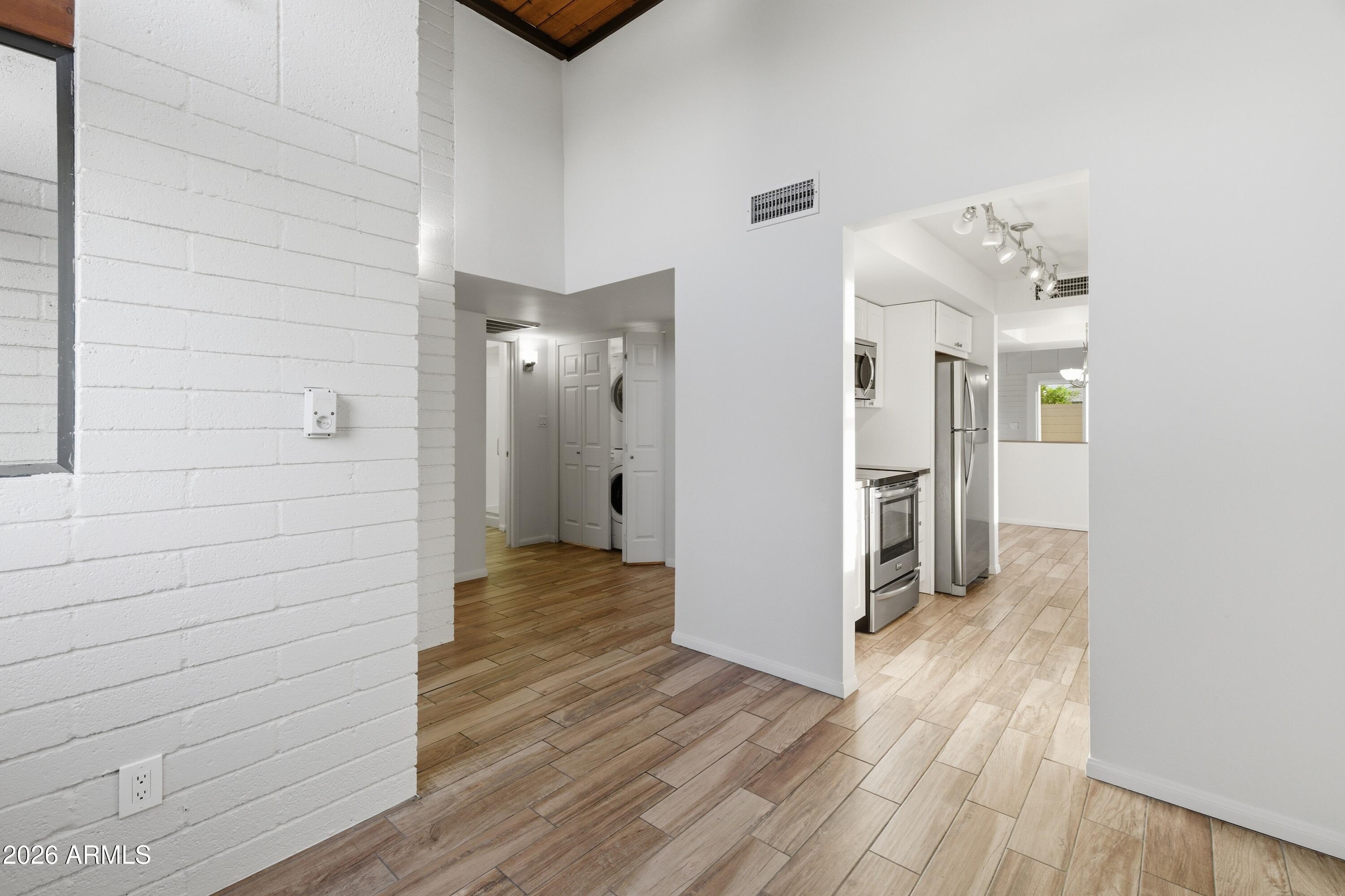 455 East Broadway Road, Unit 4 Tempe, AZ 85282 - Photo 8 of 39 09-455_E_Broadway_Unit4_9