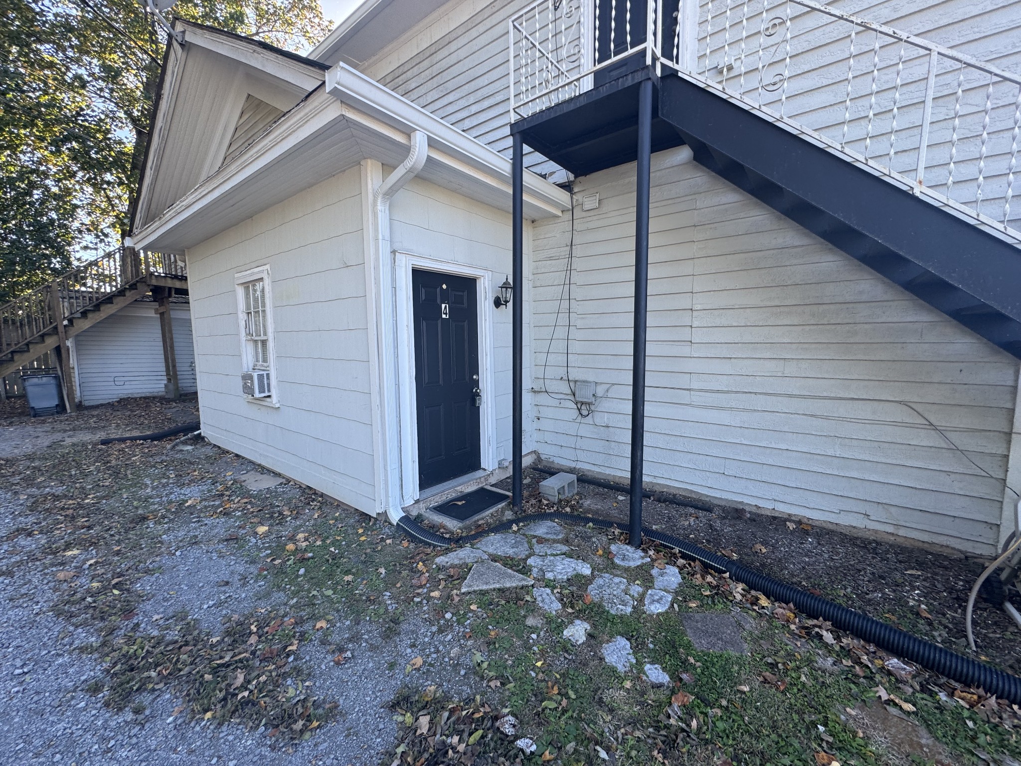 226 North Highland Avenue, Unit 4 Murfreesboro, TN 37130 - Photo 9 of 9 a backyard of a house