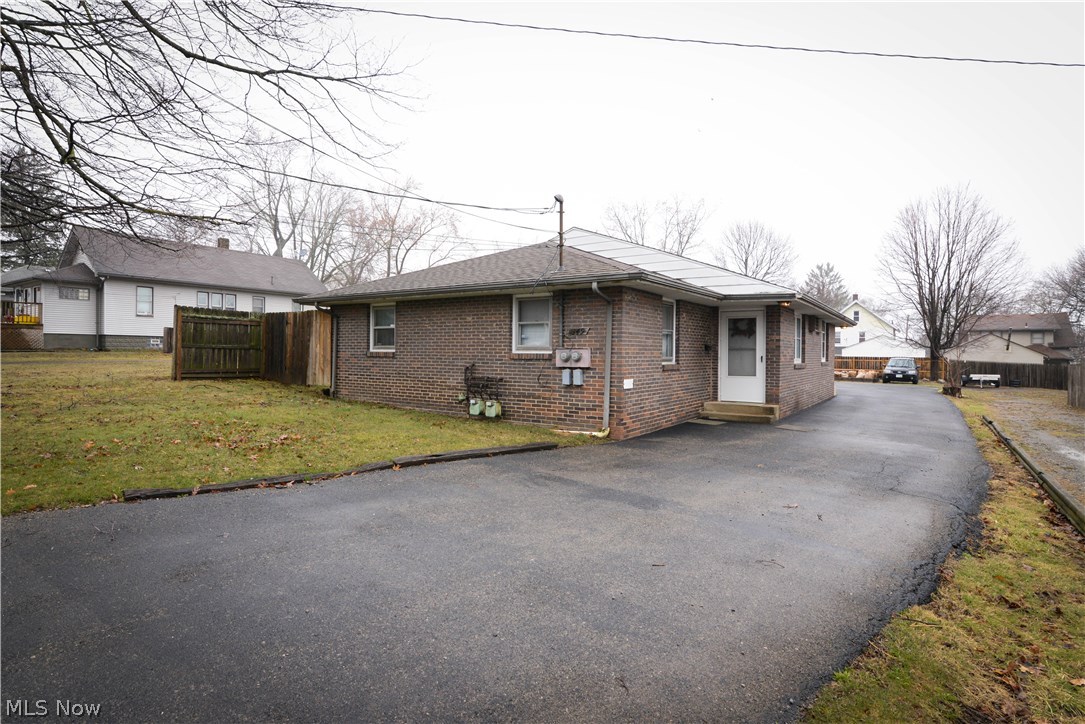 349 Spring Street Struthers, OH 44471 - Photo 1 of 35 Gallery Image 1