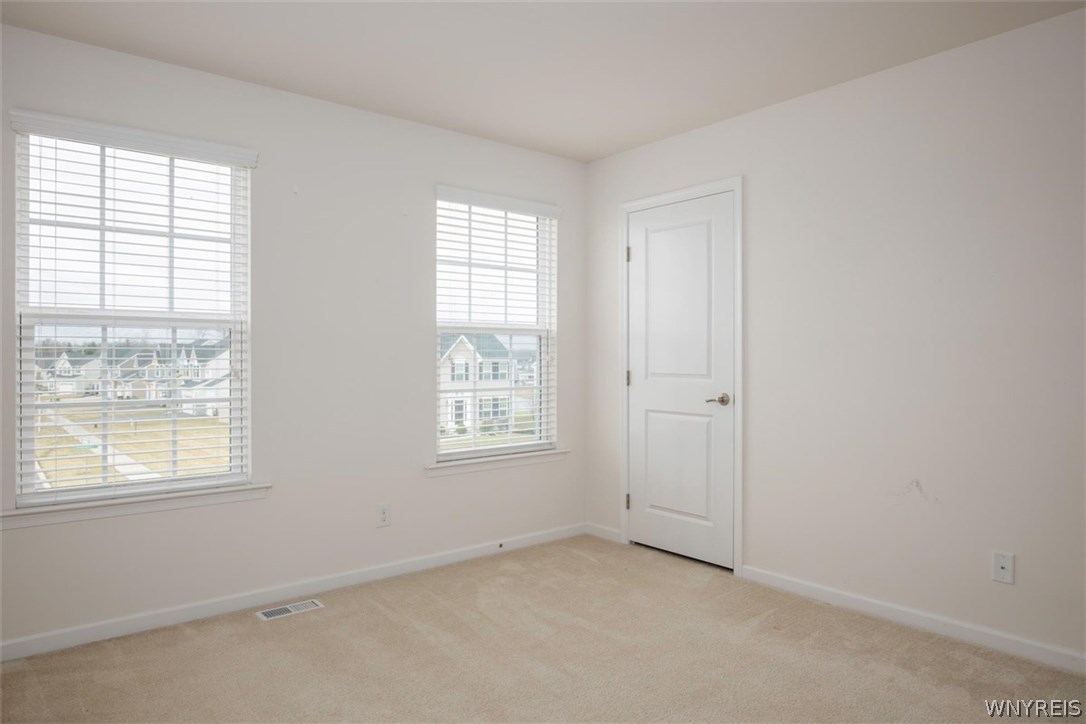 18 Middlebury Lane Lancaster, NY 14086 - Photo 13 of 20