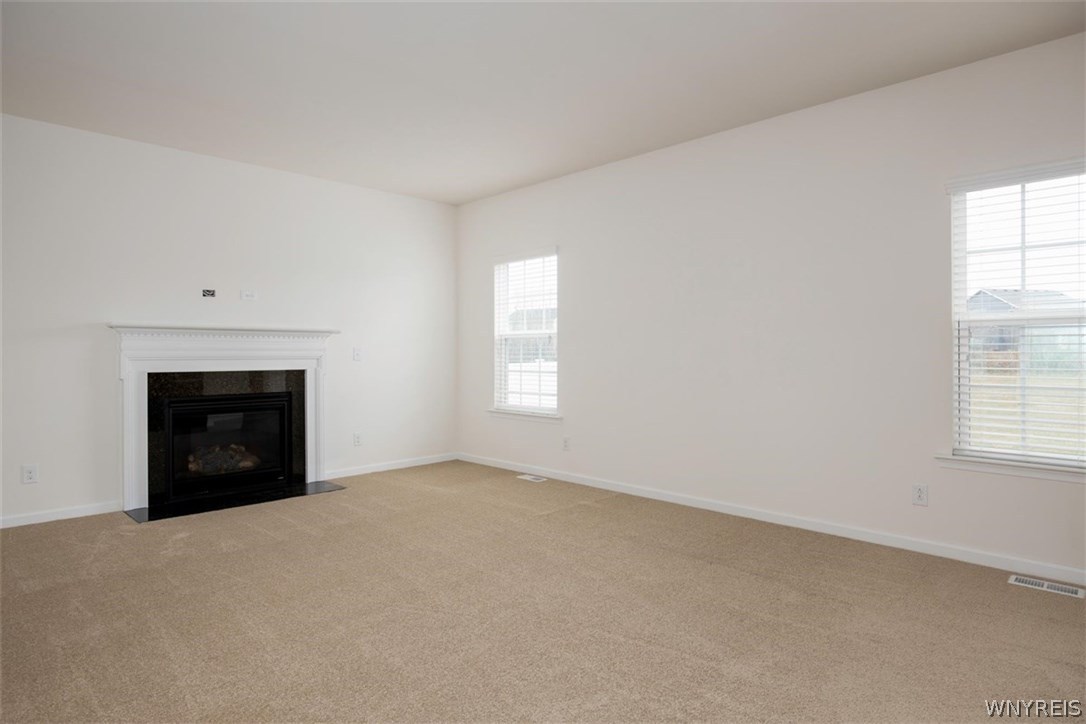 18 Middlebury Lane Lancaster, NY 14086 - Photo 4 of 20