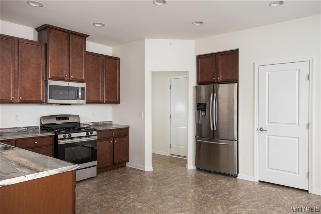 18 Middlebury Lane Lancaster, NY 14086 - Photo 7 of 20