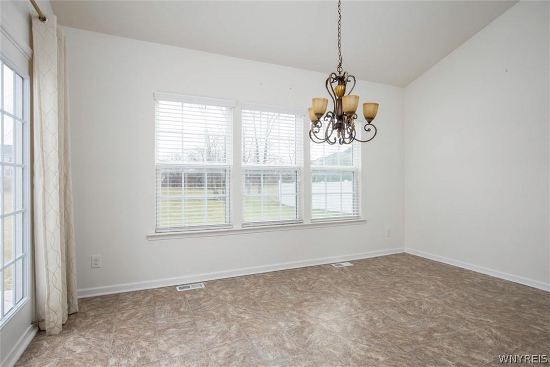 18 Middlebury Lane Lancaster, NY 14086 - Photo 9 of 20