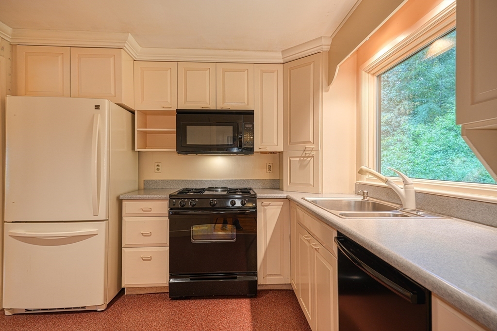 19 Colonial Road Sudbury, MA 01776 - Photo 6 of 27 Gallery Image 6