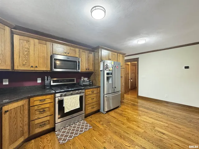 $180,000 | 24948 East Barker Drive, Canton, IL 61520