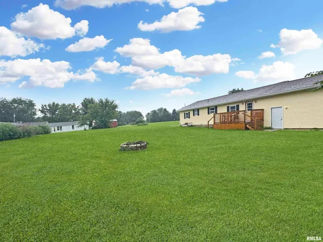 $180,000 | 24948 East Barker Drive, Canton, IL 61520