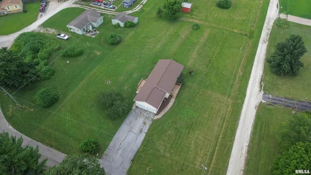 $180,000 | 24948 East Barker Drive, Canton, IL 61520