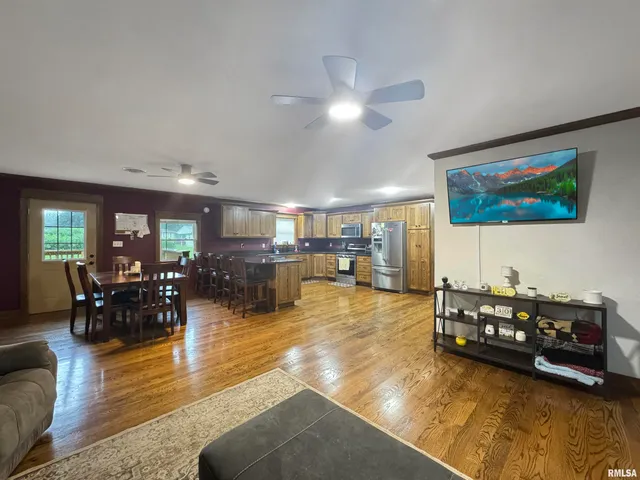 $180,000 | 24948 East Barker Drive, Canton, IL 61520