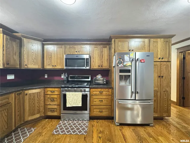 $180,000 | 24948 East Barker Drive, Canton, IL 61520