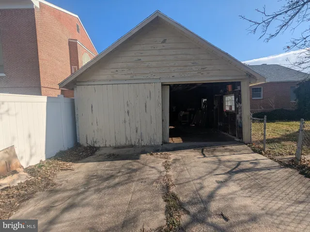 a view of entrance gate of house