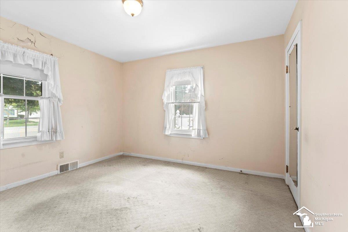 7924 Pelham Road Taylor, MI 48180 - Photo 10 of 21 50186085-e6ba9668-0621-42f4-b03a-e935f3c94f51.JPG