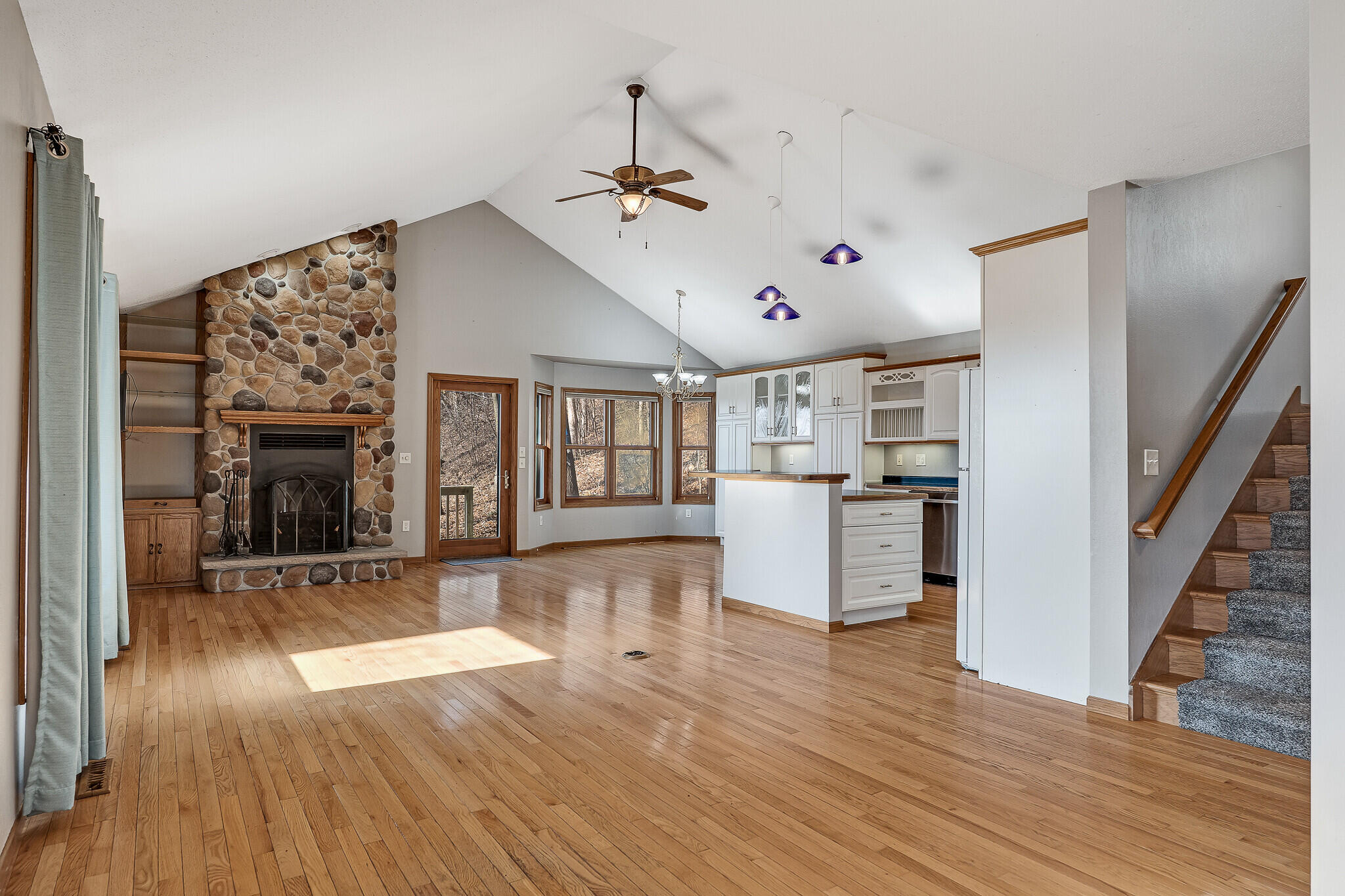 3223 Ebner Coulee Road Shelby, WI 54601 - Photo 7 of 40 Living Room