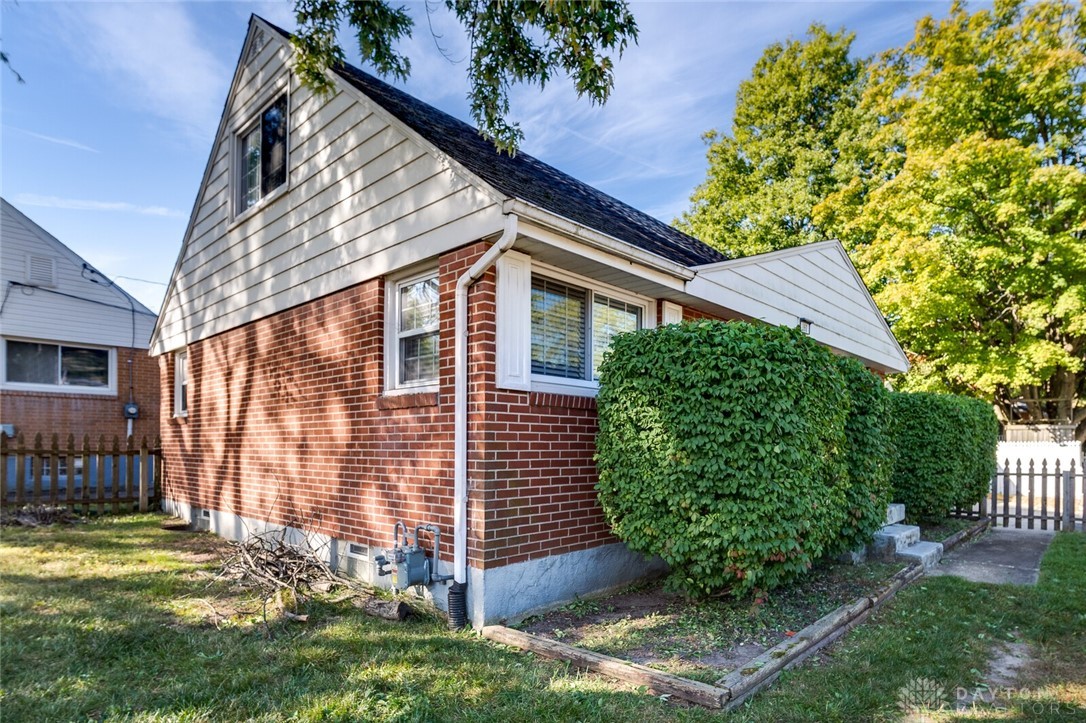 860 Peach Orchard Road Kettering, OH 45419 - Photo 4 of 43