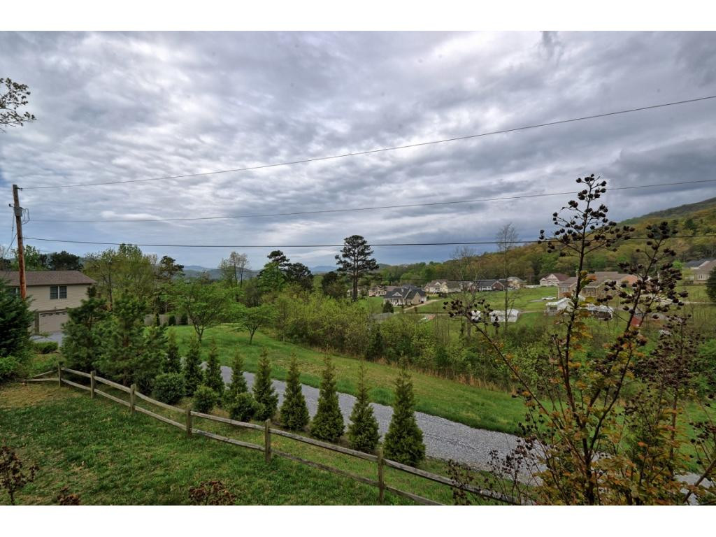 116 Zeb Grindstaff Road Elizabethton, TN 37643 - Photo 3 of 21 Photo 3