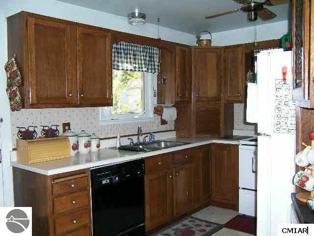 201 John R Street Clare, MI 48617 - Photo 7 of 9 1771284-6.JPG