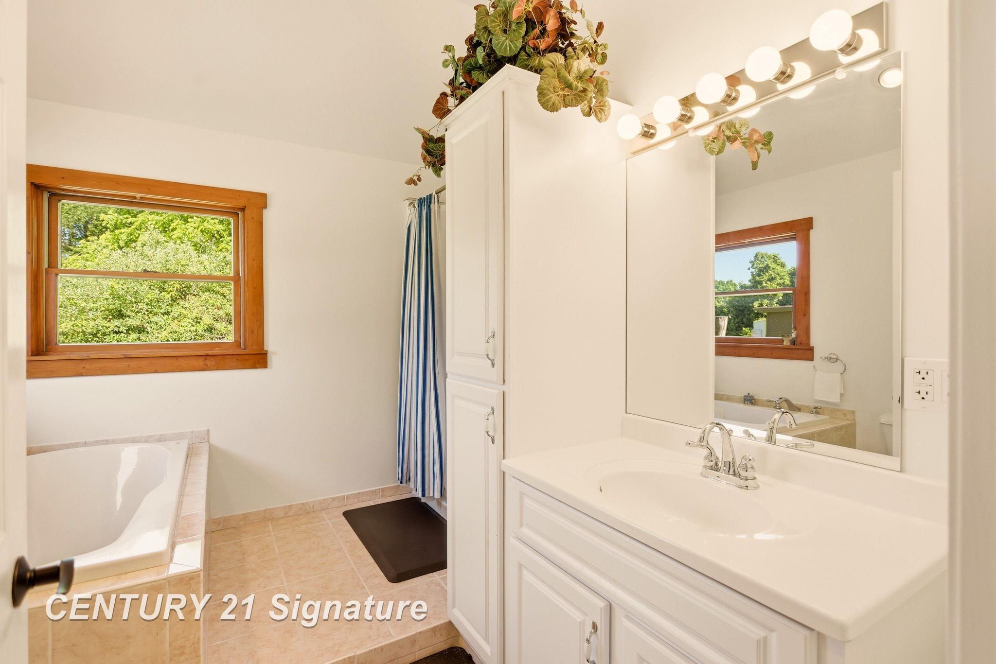 4065 North River Road Freeland, MI 48623 - Photo 21 of 47