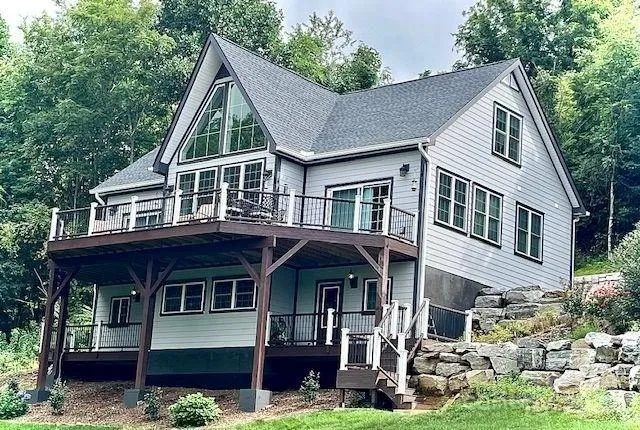 a view of a yard in front of house