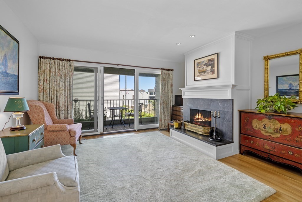 35 Wharf Path, Unit B Marblehead, MA 01945 - Photo 4 of 17