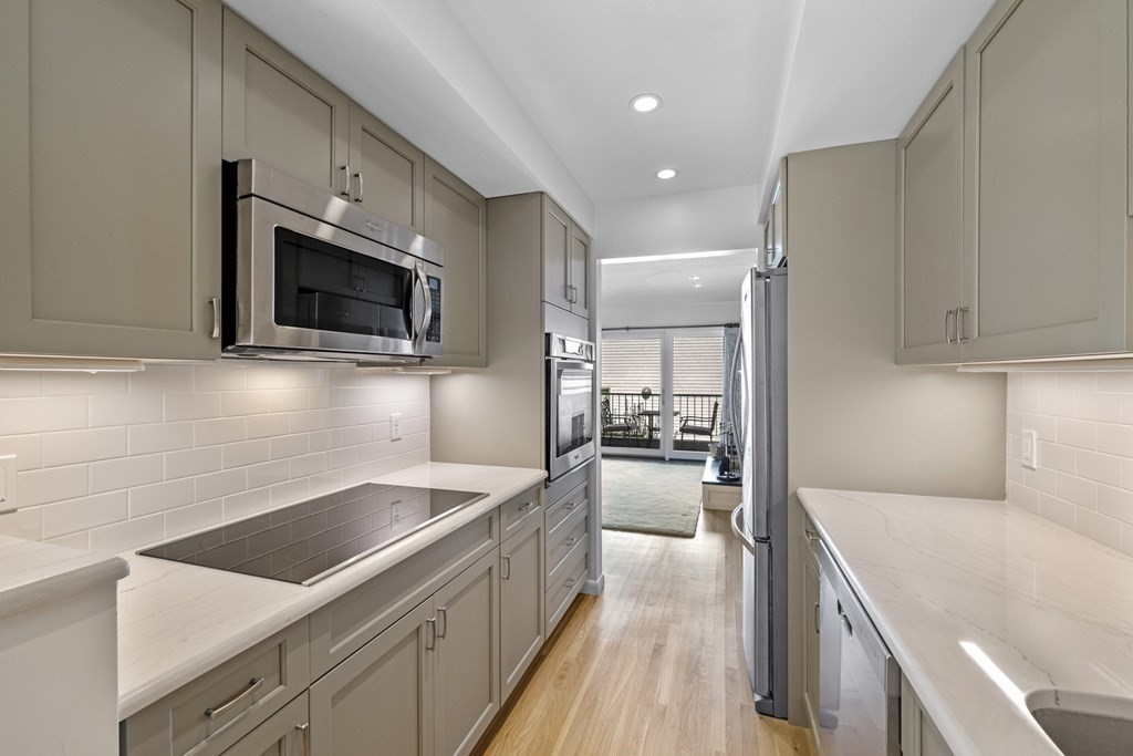 35 Wharf Path, Unit B Marblehead, MA 01945 - Photo 7 of 17