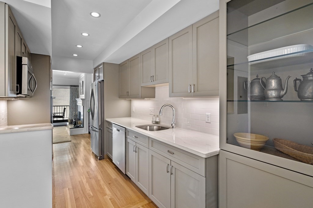 35 Wharf Path, Unit B Marblehead, MA 01945 - Photo 8 of 17