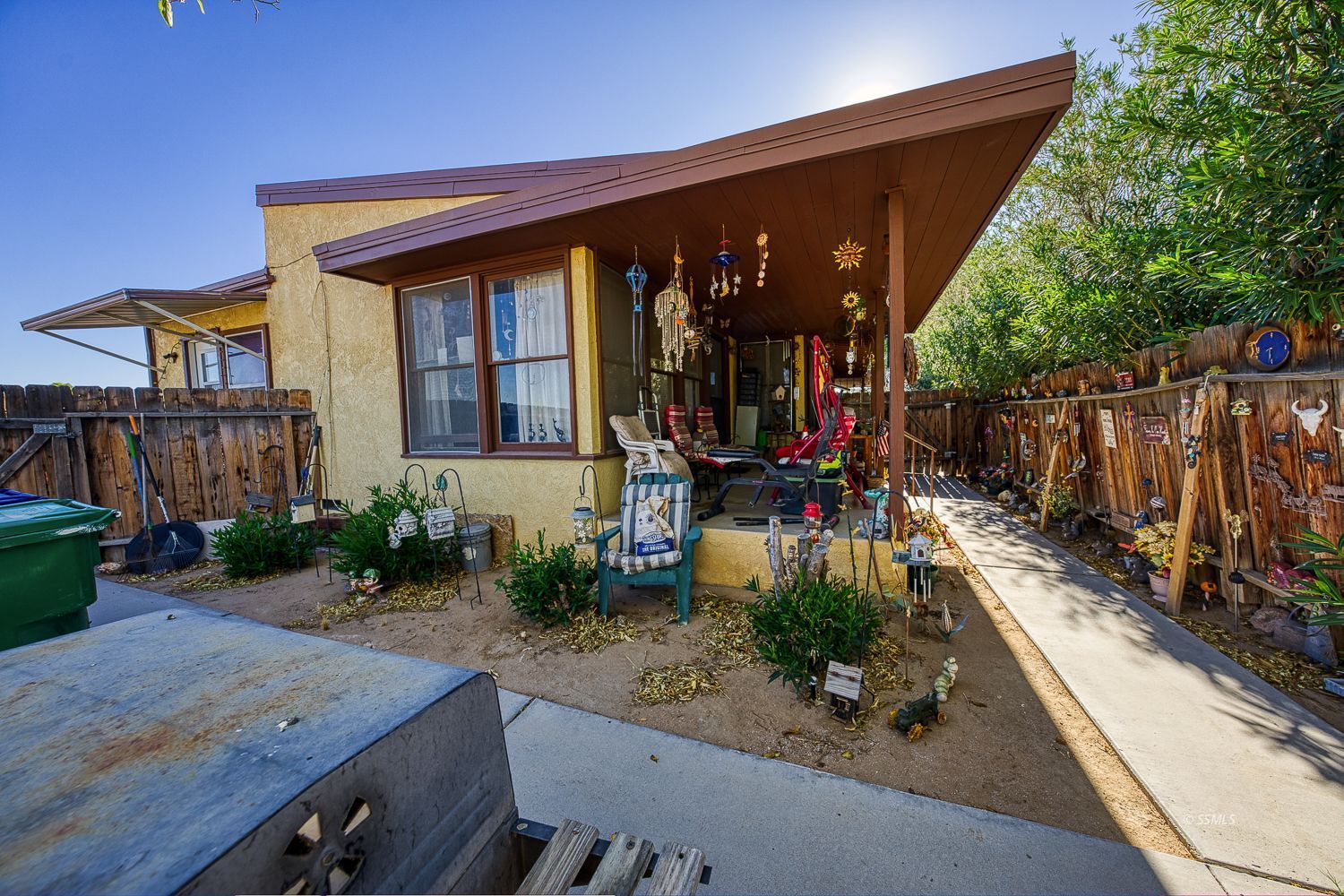 112 South Valley Street Ridgecrest, CA 93555 - Photo 12 of 19 a view of a house with sitting area