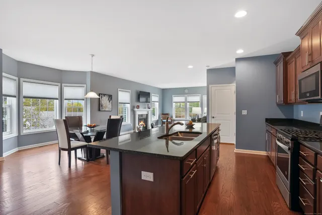 $615,000 | 712 Championship Drive, Unit 712, Oxford, CT 06478