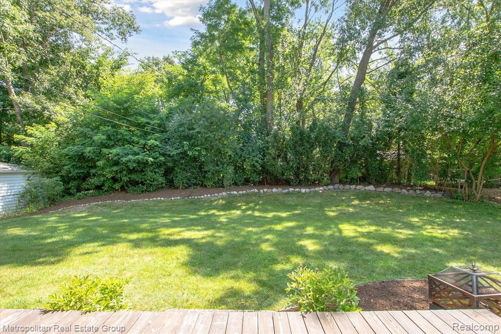 2405 Keith Road West Bloomfield, MI 48324 - Photo 29 of 43