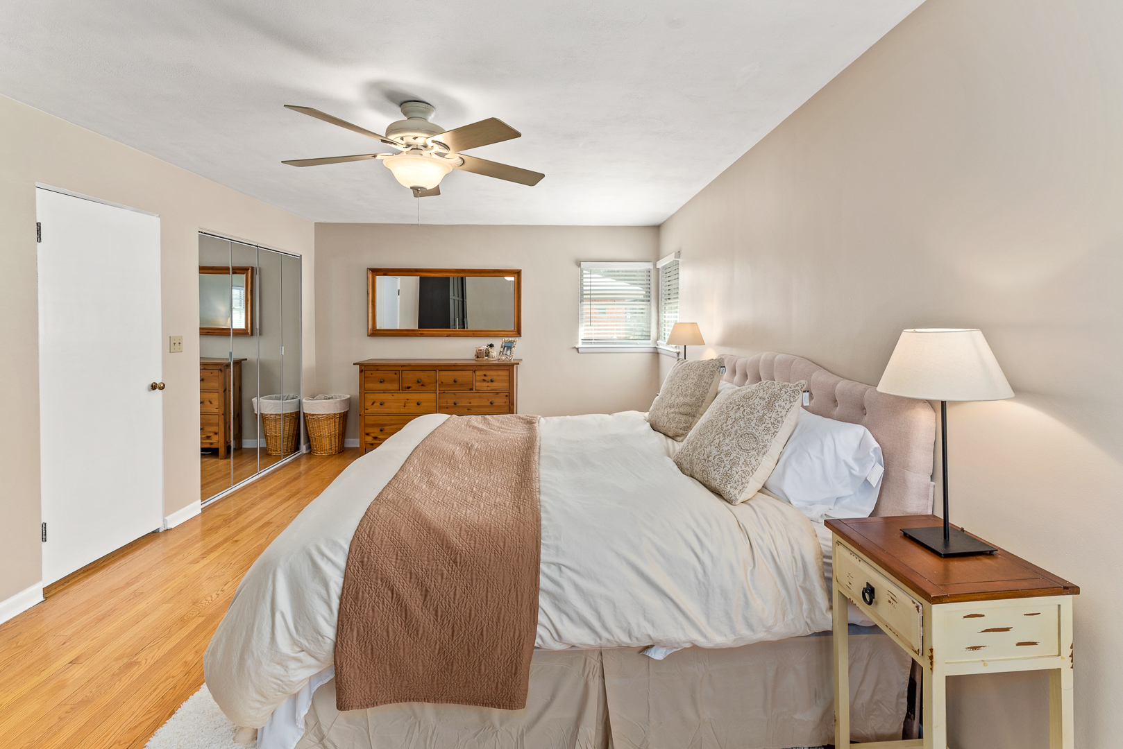 27W420 Manchester Road Winfield, IL 60190 - Photo 11 of 24 a bedroom with a bed and a chandelier