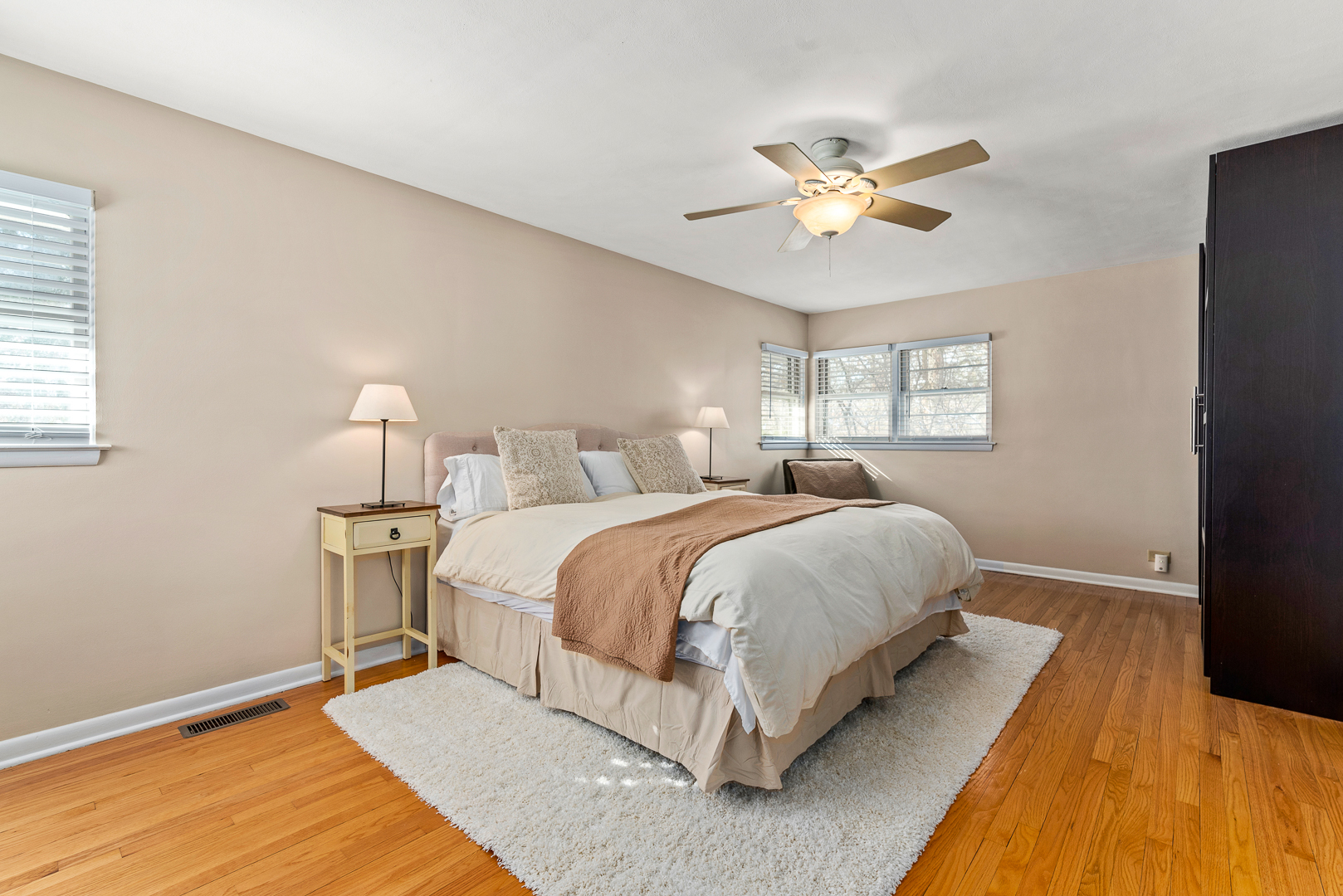 27W420 Manchester Road Winfield, IL 60190 - Photo 12 of 24 a bedroom with a bed and window