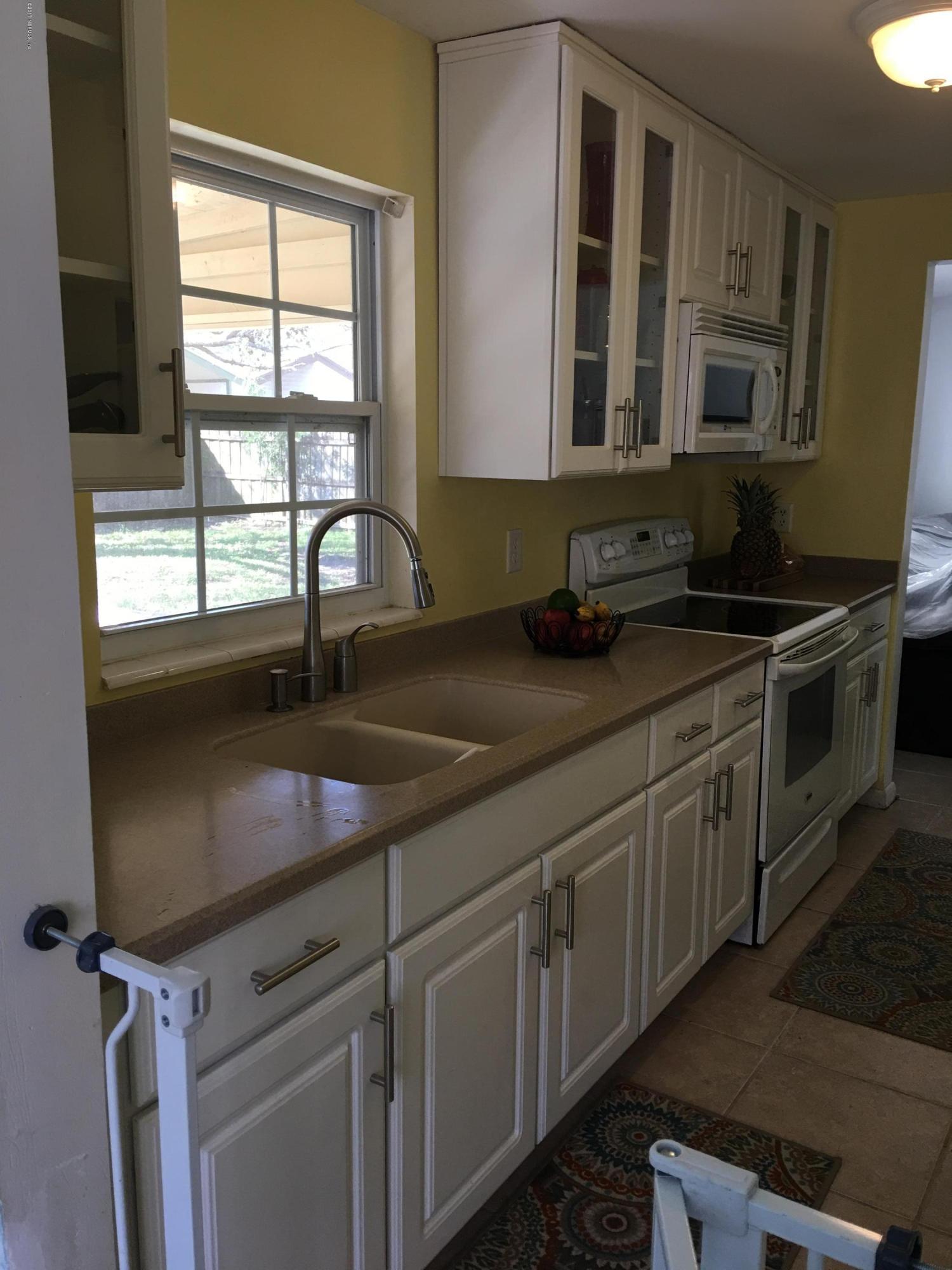 10746 Mareeba Road Jacksonville, FL 32246 - Photo 12 of 20 IMG_1905