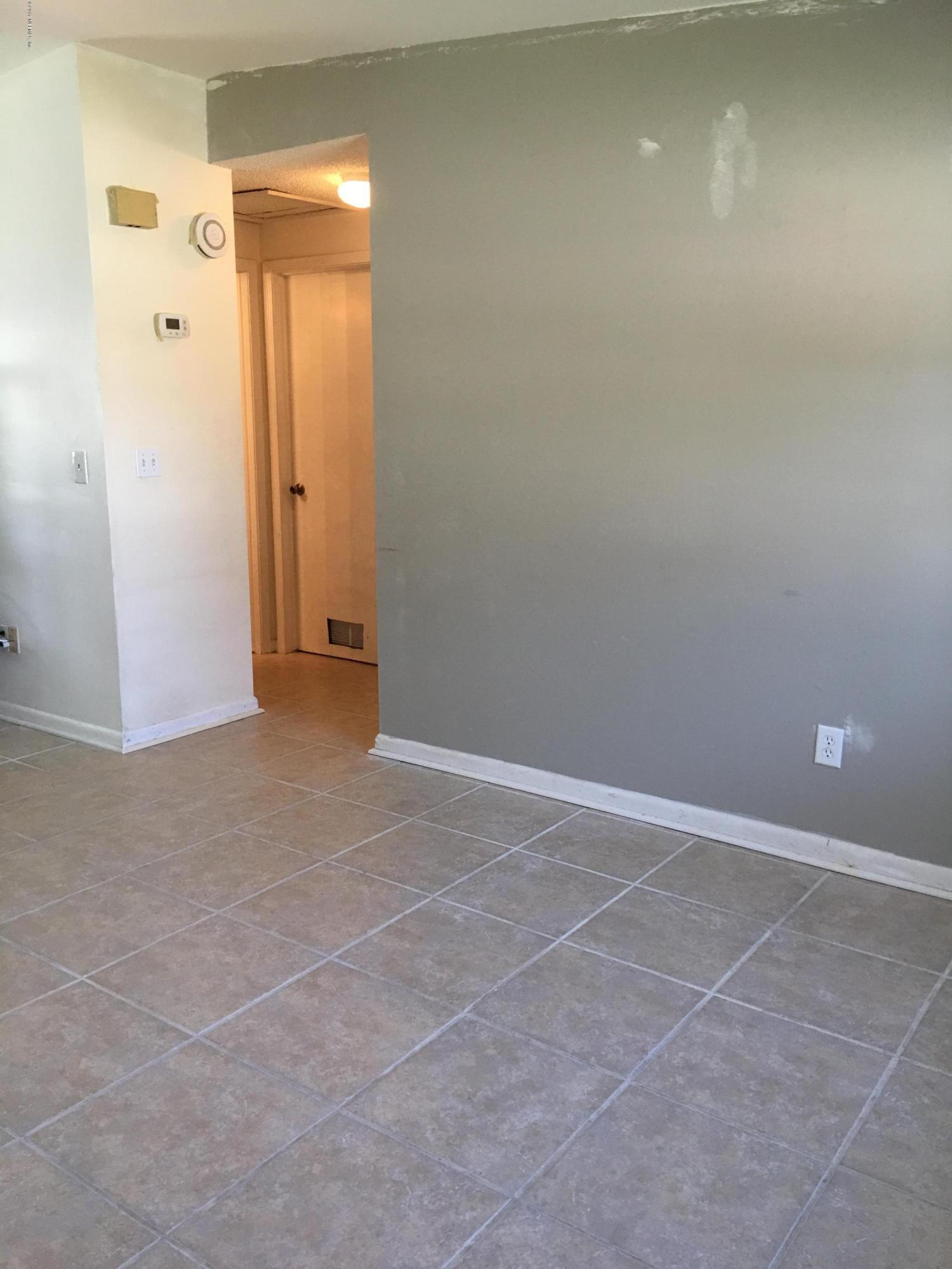 10746 Mareeba Road Jacksonville, FL 32246 - Photo 5 of 20 IMG_1919