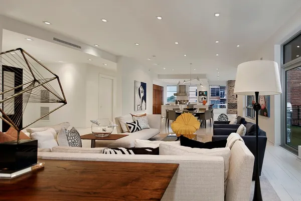 $4,950,000 | 1 Waterway Court, Unit 5B, The Woodlands, TX 77380