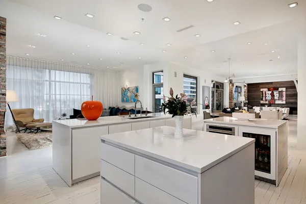 $4,950,000 | 1 Waterway Court, Unit 5B, The Woodlands, TX 77380