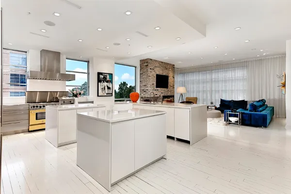 $4,950,000 | 1 Waterway Court, Unit 5B, The Woodlands, TX 77380