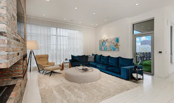 $4,950,000 | 1 Waterway Court, Unit 5B, The Woodlands, TX 77380