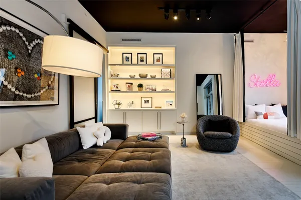 $4,950,000 | 1 Waterway Court, Unit 5B, The Woodlands, TX 77380