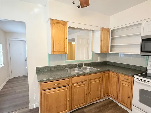 $2,195 | 1543 43rd Street South, St. Petersburg, FL 33711