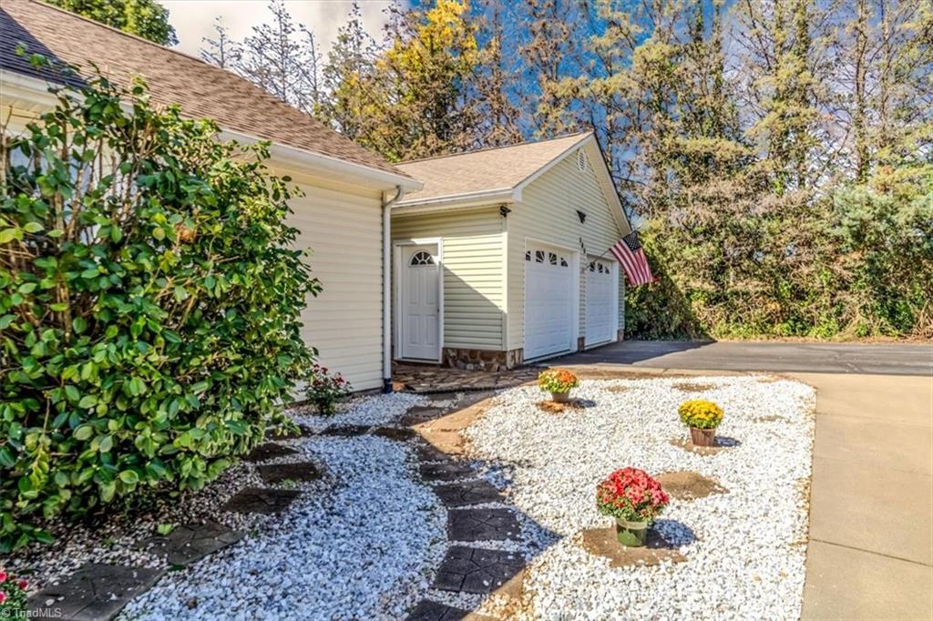 385 West R Gillespie Road Dobson, NC 27017 - Photo 8 of 45 Gallery Image 8
