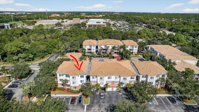 a view of empty room with wooden floor and ceiling fan