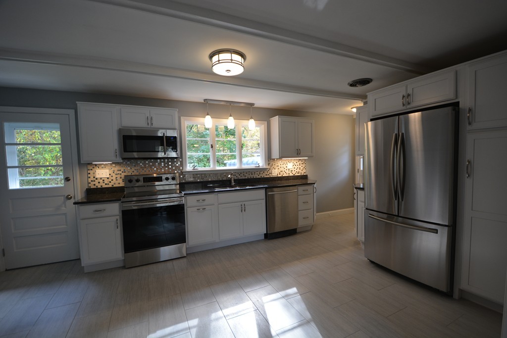 29 Monastery Avenue West Springfield, MA 01089 - Photo 2 of 24 Gallery Image 2