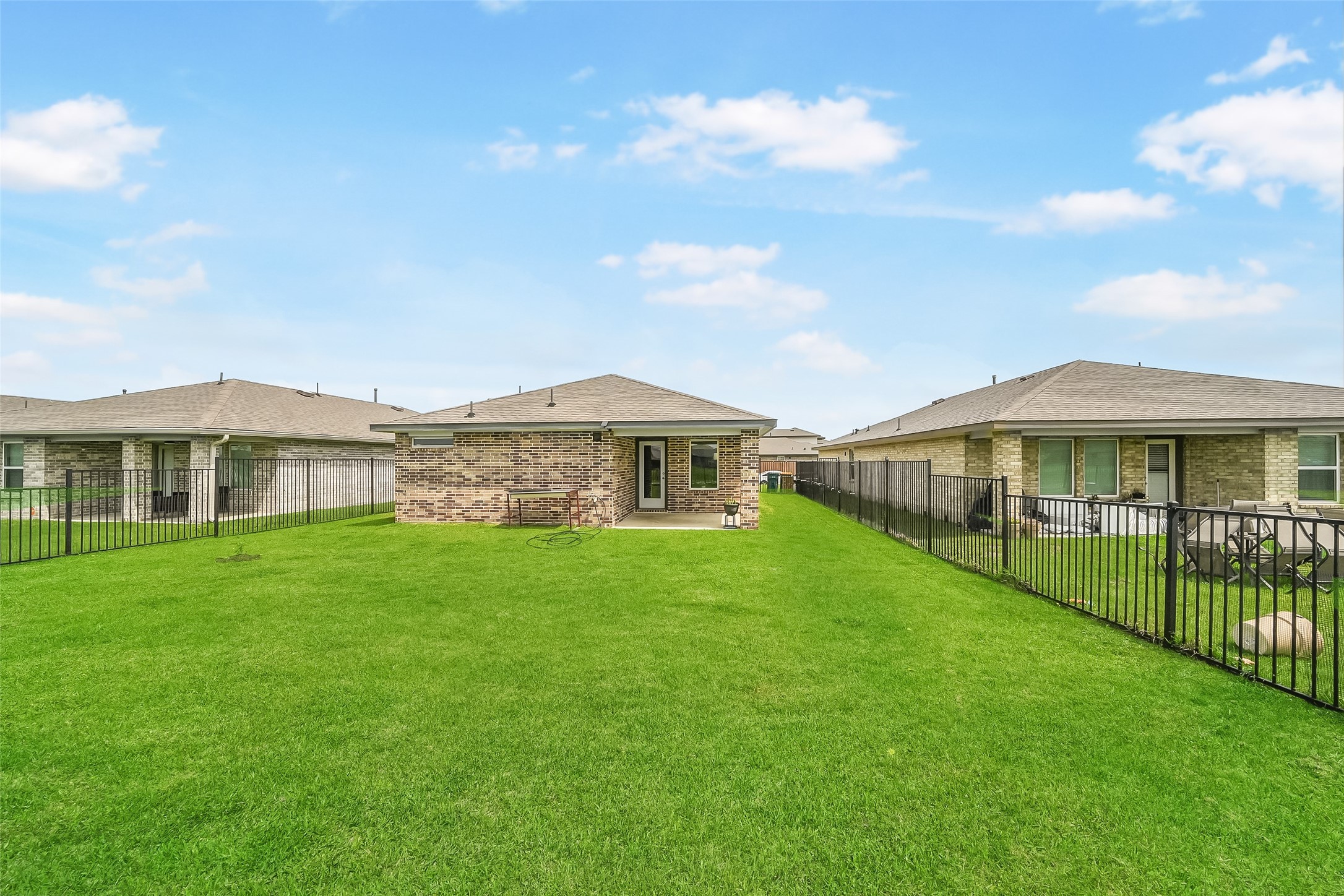 1514 Truckee River Drive Rosharon, TX 77583 - Photo 15 of 23 a front view of a house with garden