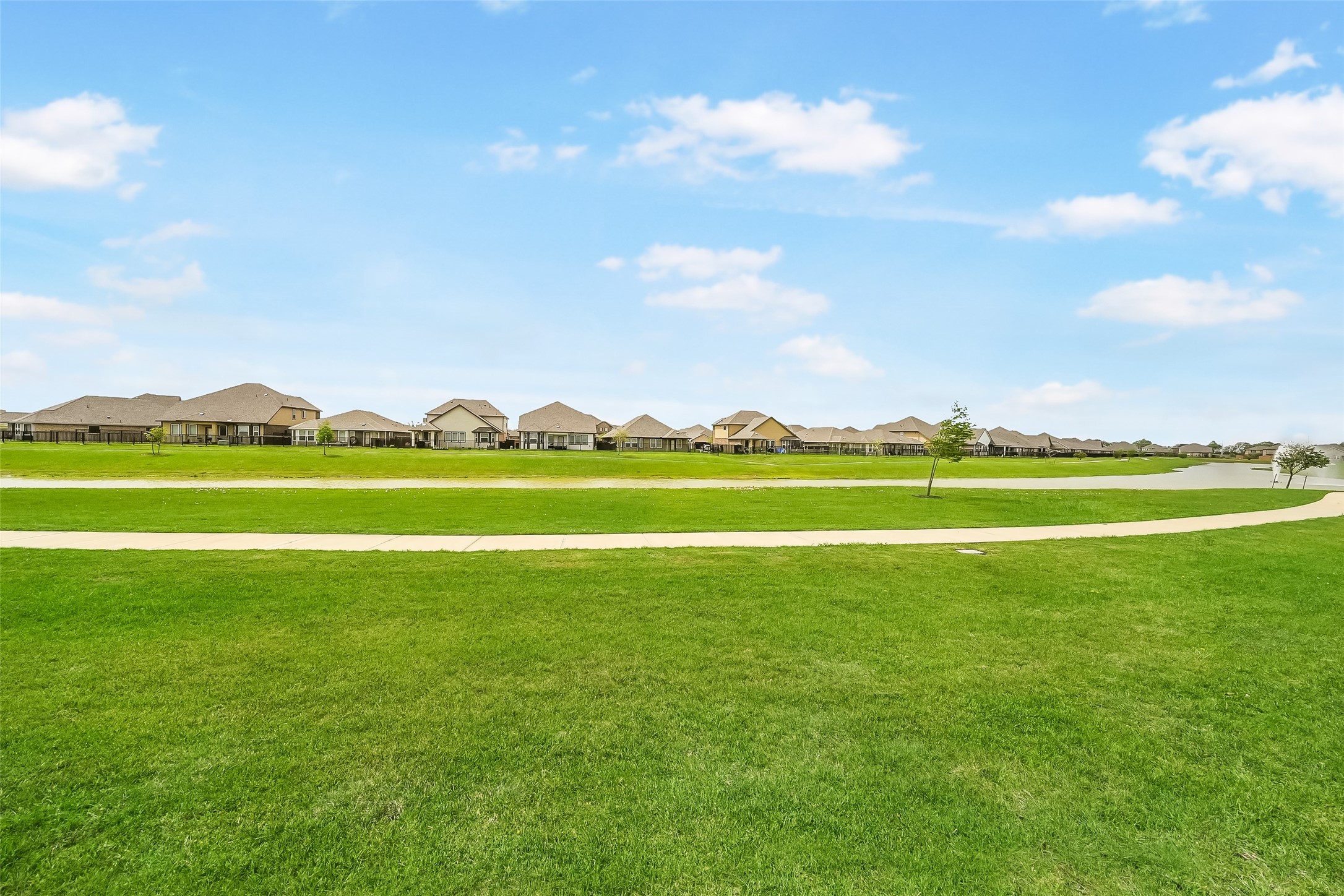 1514 Truckee River Drive Rosharon, TX 77583 - Photo 16 of 23 a view of a golf course with a lake