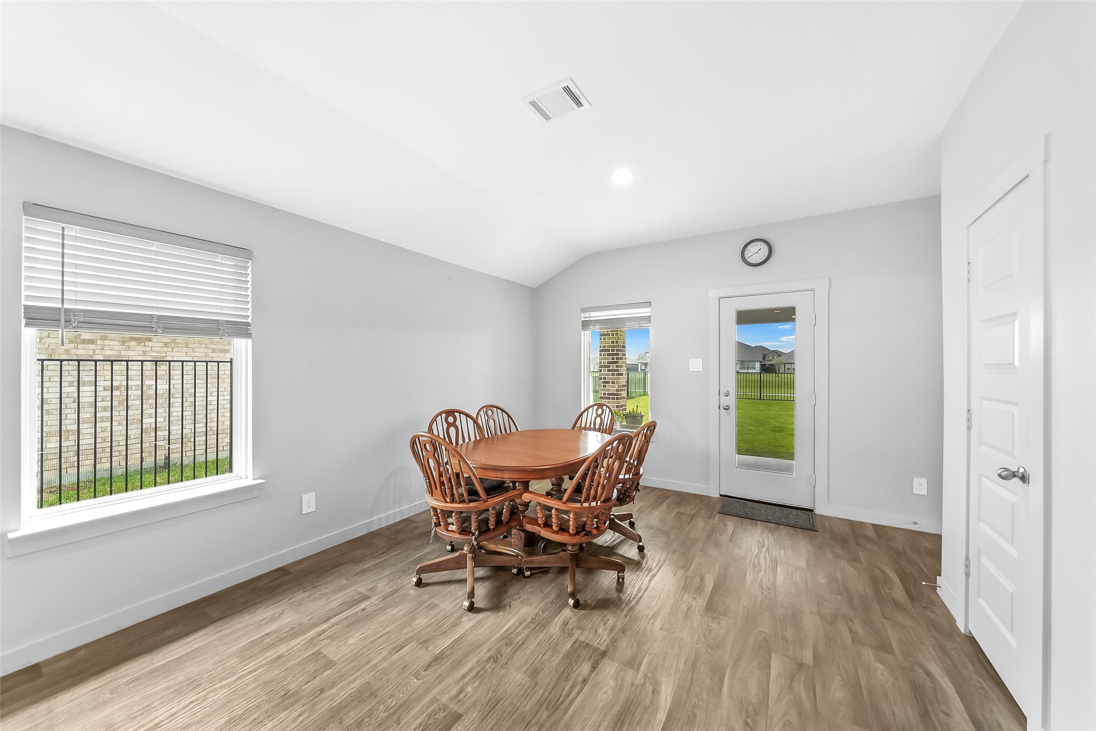1514 Truckee River Drive Rosharon, TX 77583 - Photo 4 of 23 a dining room with furniture and windows
