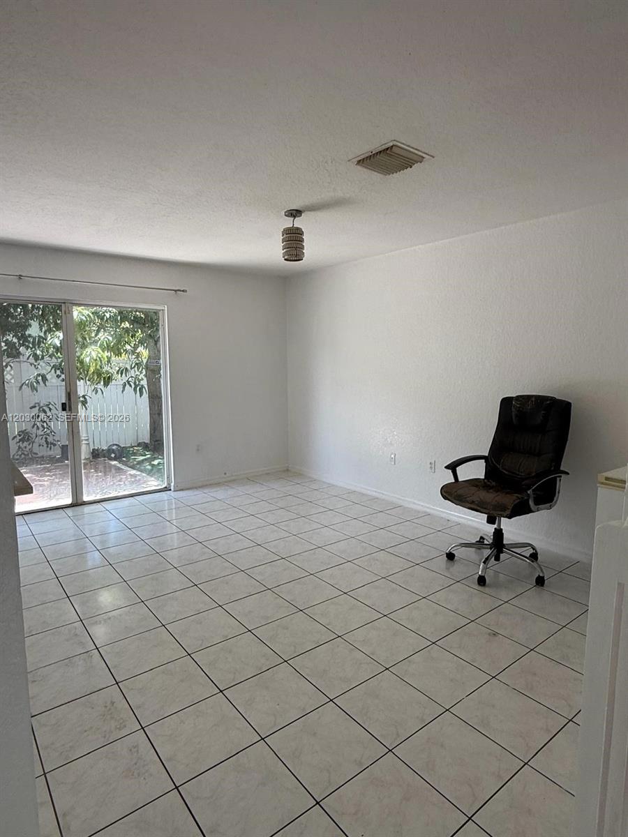 136 Hidden Ct Road, Unit 22D Hollywood, FL 33023 - Photo 6 of 9